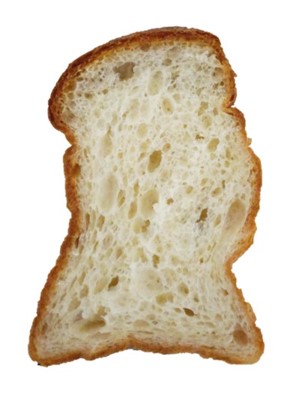 ジュウニブン食パンをカットした写真