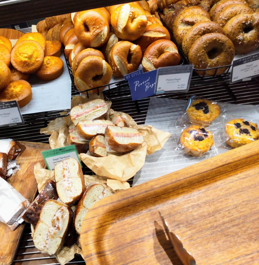 THE CITY BAKERY（ザ シティ ベーカリー）店頭のベーグル売り場の写真