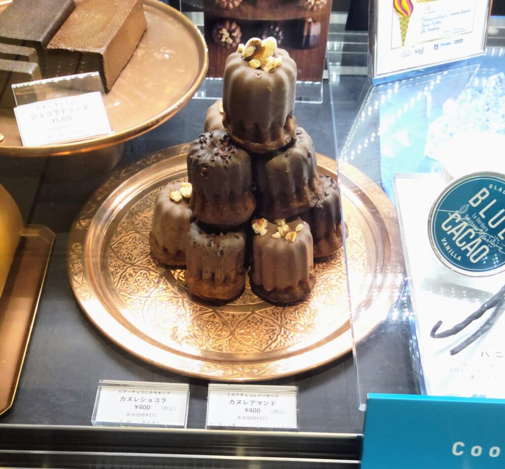 BLUE CACAO（ブルーカカオ）店頭のカヌレの写真