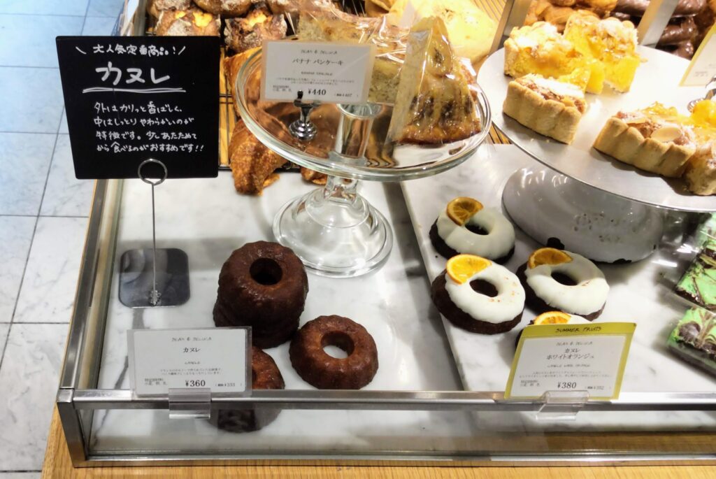 DEAN&DELUCA（ディーンアンドデルーカ）店頭のカヌレの写真