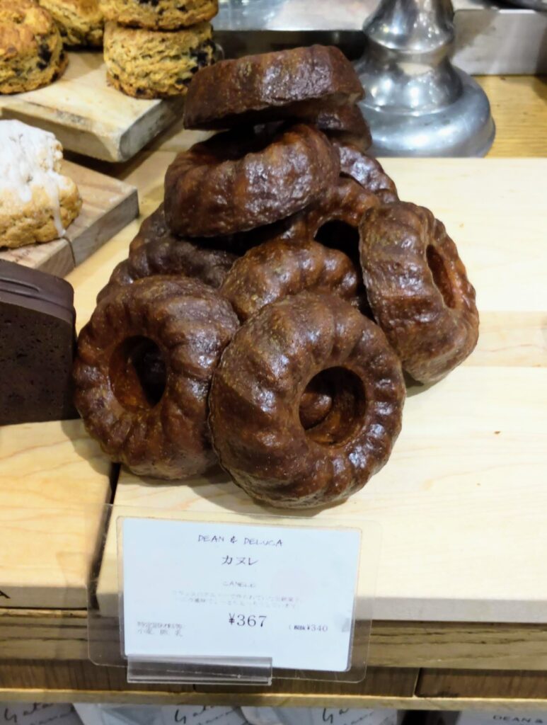 DEAN&DELUCA（ディーンアンドデルーカ）八重洲店店頭のカヌレ売り場の写真