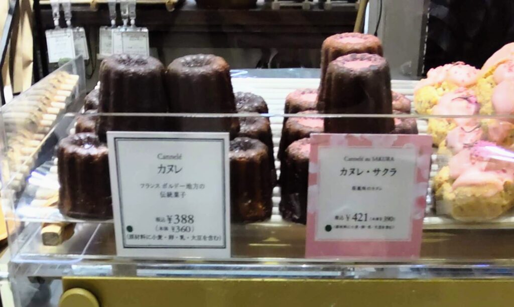 PAUL（ポール）大丸東京店店頭のカヌレ売り場の写真
