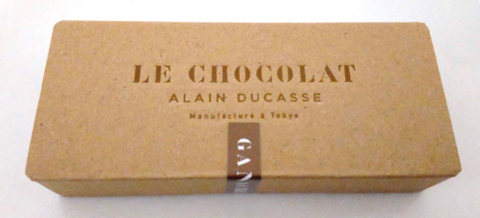 LE CHOCOLAT ALAIN DUCASSE（ル・ショコラ・アラン・デュカス）で購入したガナッシュオリジンの箱の写真