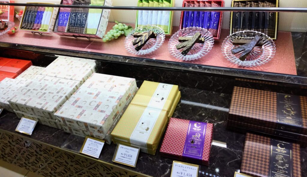 cote cour（コートクール）のブラウニーの値段がわかる店頭の写真