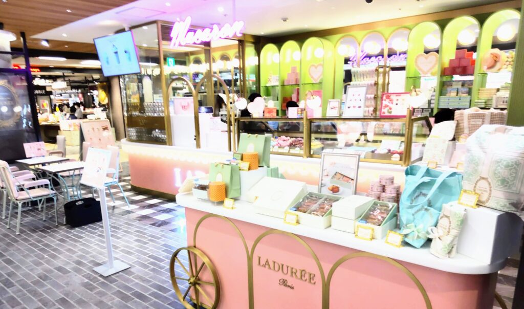 LADUREE（ラデュレ）横浜高島屋店の店頭写真