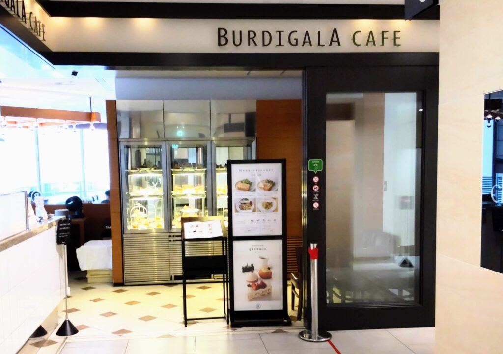 BURDIGALA CAFE（ブルディガラカフェ）大丸東京店の入り口の写真