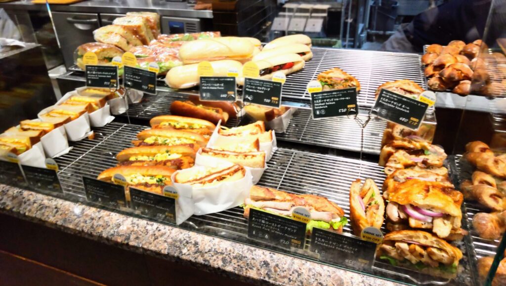 BAKERY＆RESTAURANT SAWAMURA（ベーカリー＆レストラン沢村）名古屋のサンドなどの売り場の写真
