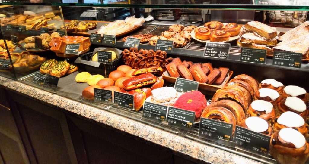 BAKERY＆RESTAURANT SAWAMURA（ベーカリー＆レストラン沢村）名古屋の菓子パンなどの店頭写真