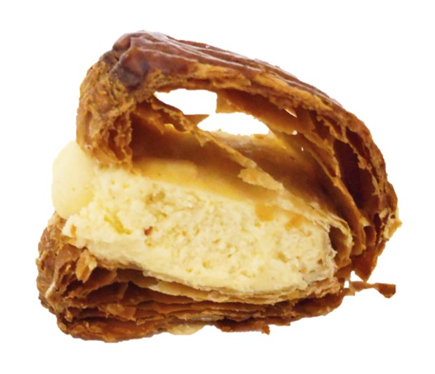 ECHIRE PATISSERIE AU BEURRE（エシレ・パティスリー オ ブール）横浜店限定の買ってから半日経ったショソン・エシレの断面写真