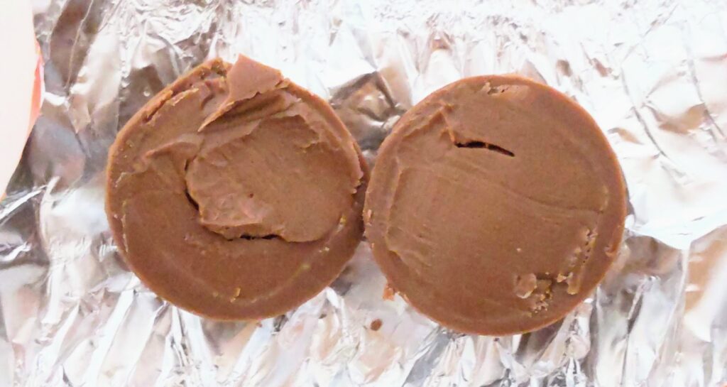 Lindt（リンツ）リンドール6番人気ブラッドオレンジの断面写真