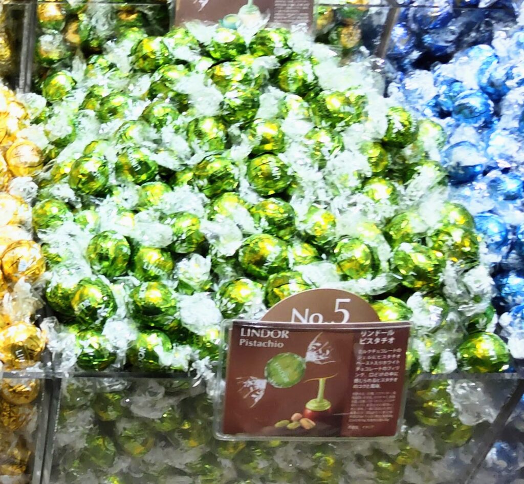 Lindt（リンツ）リンドールの5番人気がピスタチオであることがわかる写真