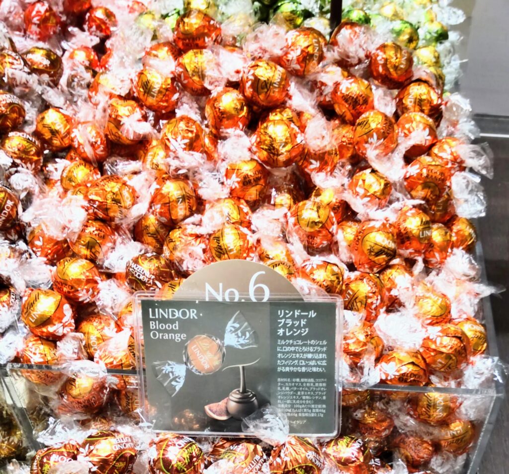 Lindt（リンツ）リンドールの6番人気がブラッドオレンジであることがわかる写真