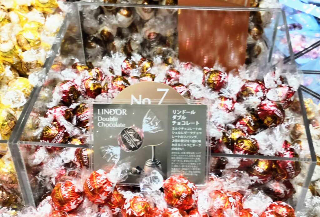 Lindt（リンツ）リンドールの7番人気がダブルチョコレートであることがわかる写真