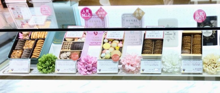 この記事を読めばCAFÉ TANAKA（カフェタナカ）のクッキー缶をどこで買えるかを知れることをイメージできる写真