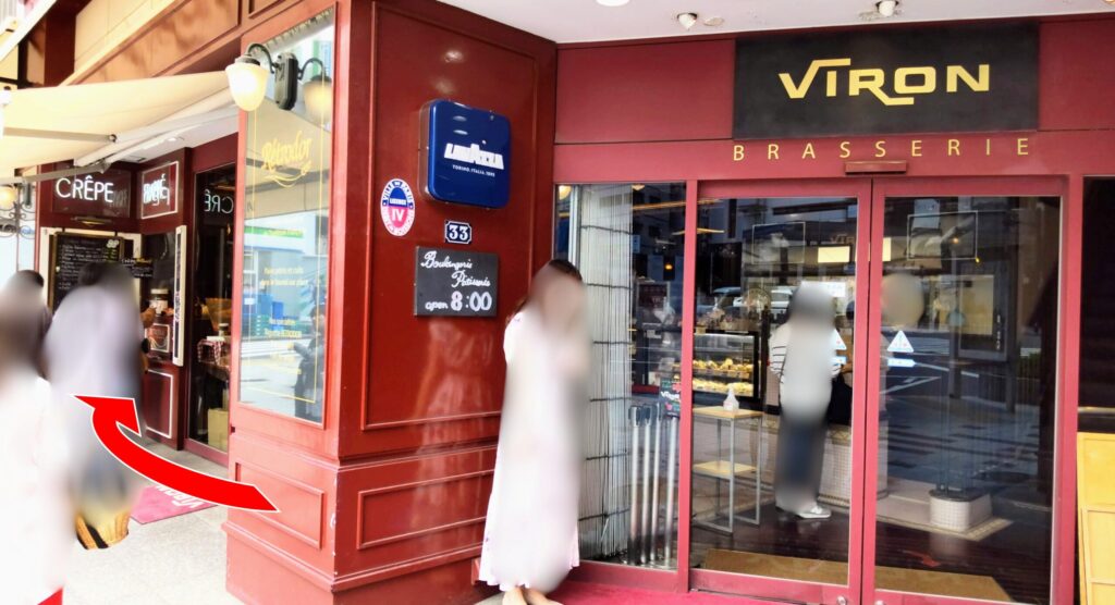 Brasserie VIRON（ブラッスリー・ヴィロン）渋谷店でクレープが専用窓口で買えることがわかる写真