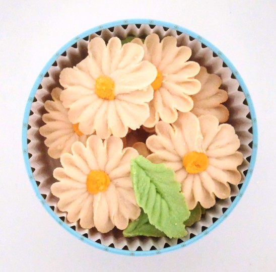 Flower Picnic Cafe（フラワーピクニックカフェ）のお花のぼうろ（マーガレット）の中身の写真