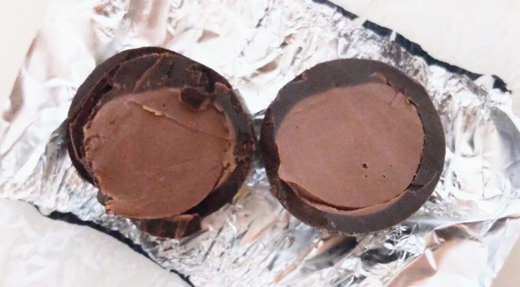 Lindt（リンツ）リンドール10番人気70%カカオの断面写真