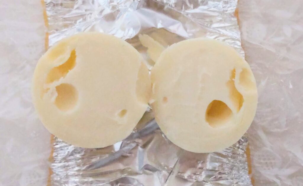 Lindt（リンツ）リンドール3番人気ホワイトの断面写真
