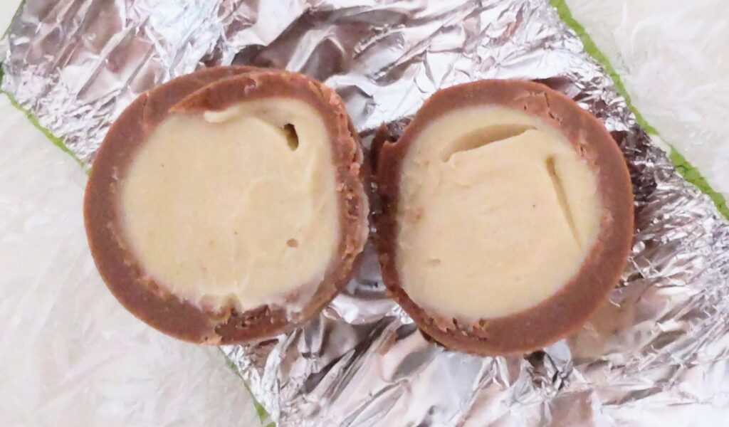 Lindt（リンツ）リンドール5番人気ピスタチオの断面写真