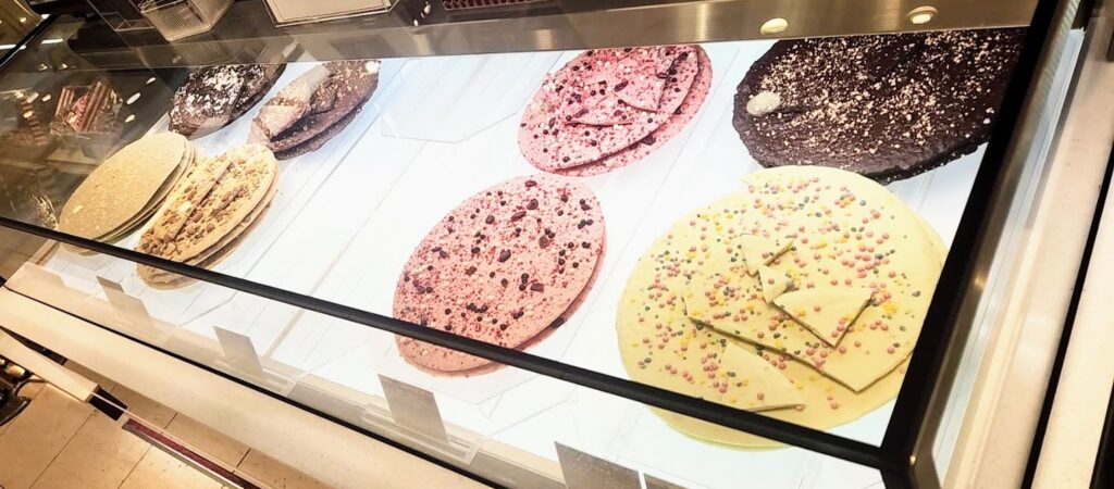 CHOCOLATE HOUSE Mon Loire（チョコレートハウス モンロワール）の割れチョコの店頭写真