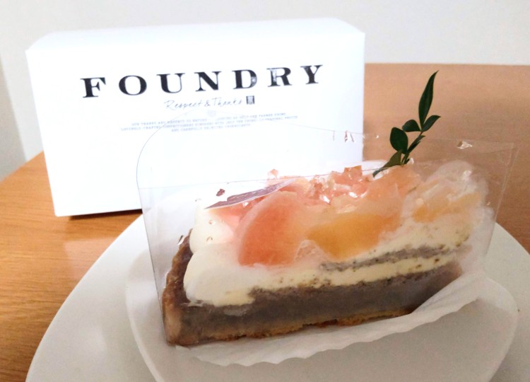FOUNDRY（ファウンドリー）で購入した桃と紅茶のタルトの写真