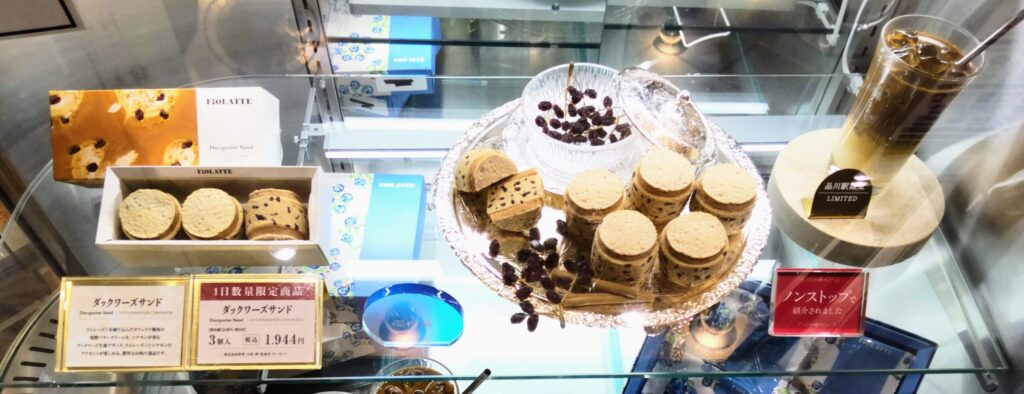 FiOLATTE（フィオラッテ）数量限定人気商品ダックワーズサンドの店頭写真