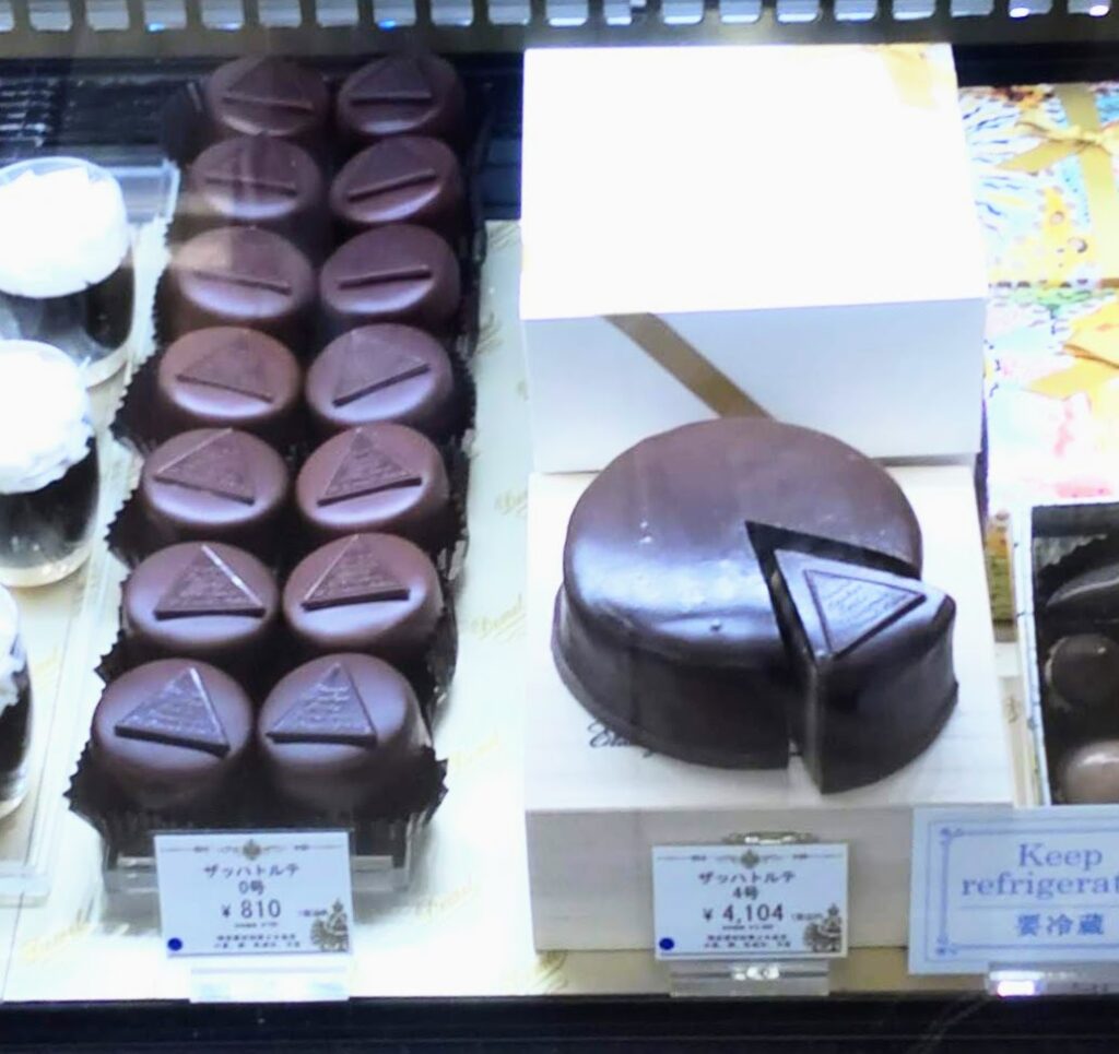 DEMEL（デメル）店頭のザッハトルテ売り場の写真