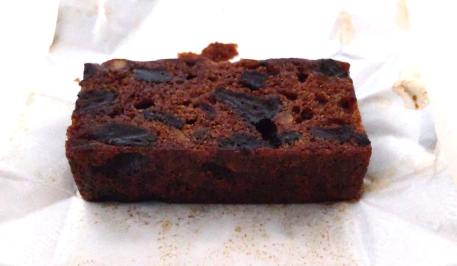 GINZA WEST（銀座ウエスト）のダークフルーツケーキの中身の写真