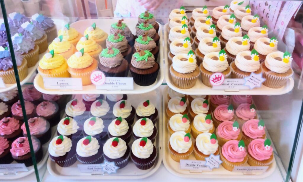 London Cupcakes （ロンドン・カップケーキ）名古屋店店頭のカップケーキの写真