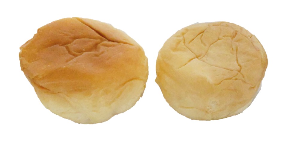 八天堂のくりーむパン（左）とファミリーマートで買った冷やして食べるとろけるくりーむパン（右）の写真