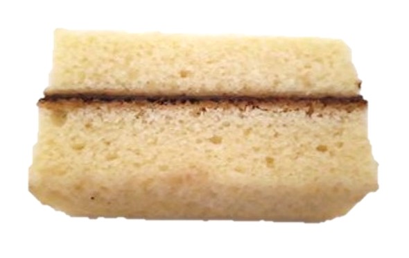 六花亭の初代マルセイバターケーキを袋から取り出した写真