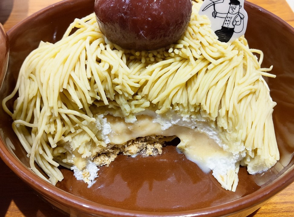 恵那川上屋覚王山店カフェの栗一筋の断面写真