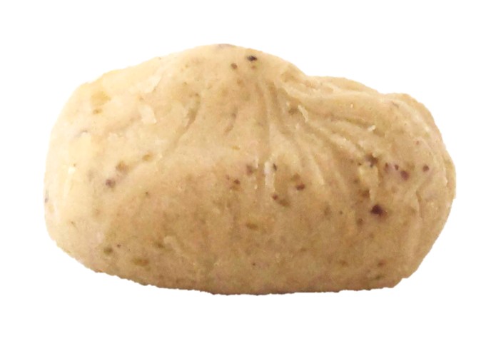 松月堂の栗きんとんを横から見た写真