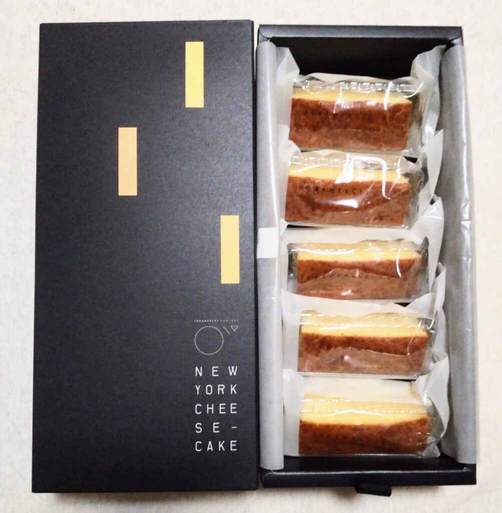 GRAMERCY NEWYORK（グラマシーニューヨーク）で購入したニューヨークチーズケーキの写真