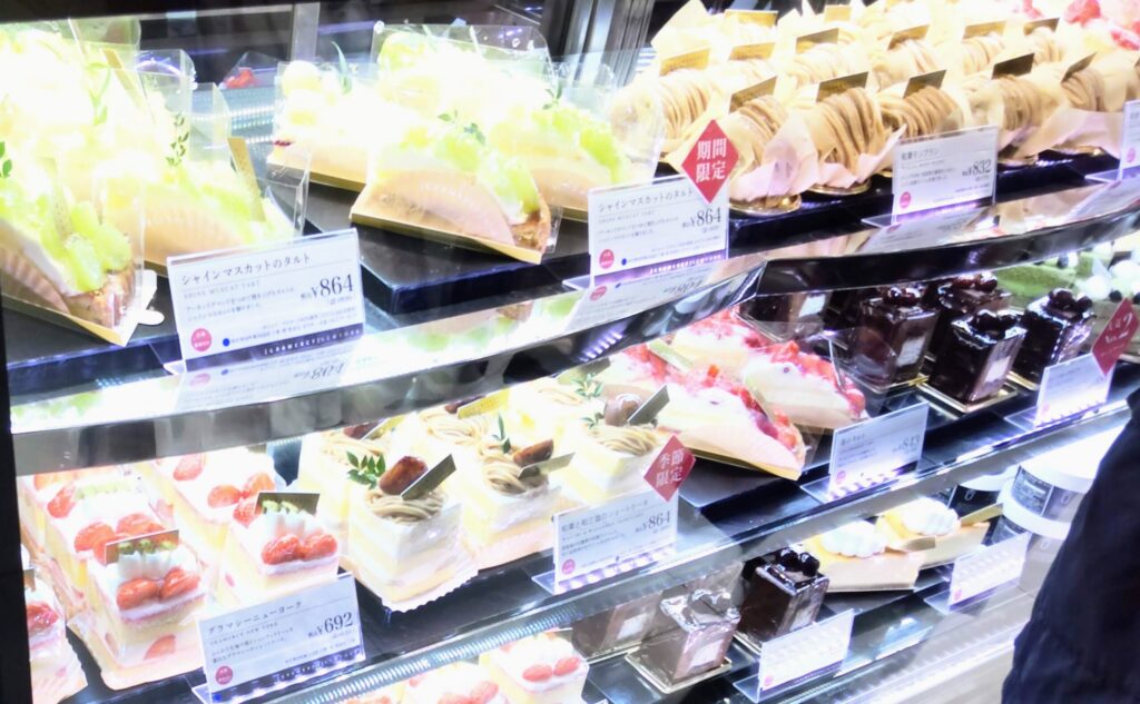 GRAMERCY NEWYORK（グラマシーニューヨーク）の店頭のカットケーキの写真 