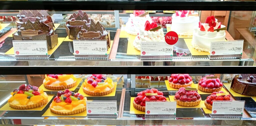 GRAMERCY NEWYORK（グラマシーニューヨーク）の店頭のホールケーキの写真