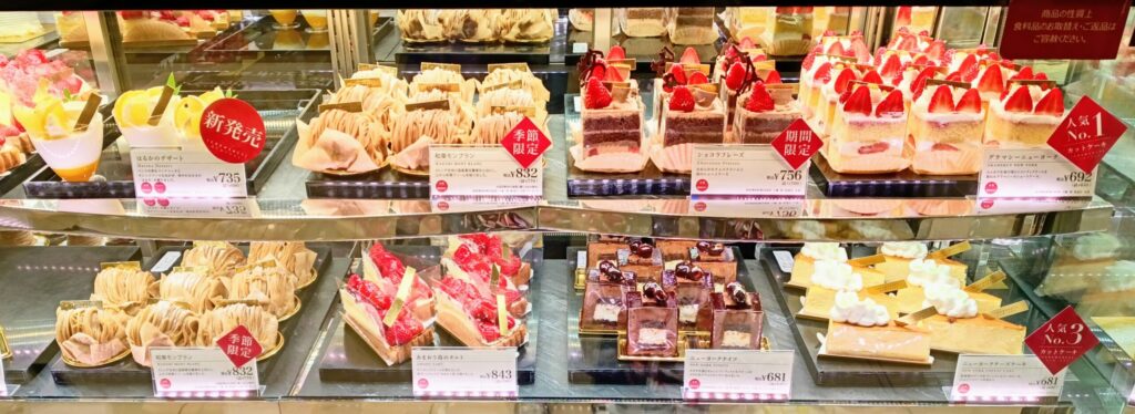 GRAMERCY NEWYORK（グラマシーニューヨーク）の店頭の季節限定を含めたホールケーキの写真