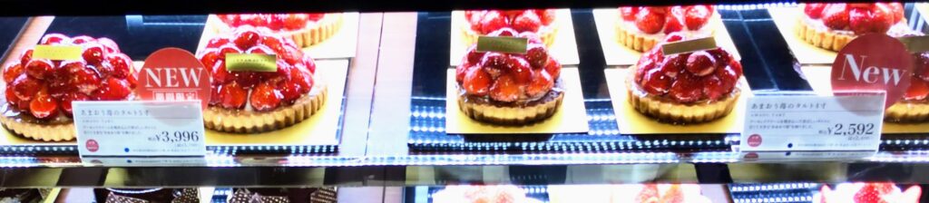 GRAMERCY NEWYORK（グラマシーニューヨーク）の店頭の季節限定ホールケーキの写真