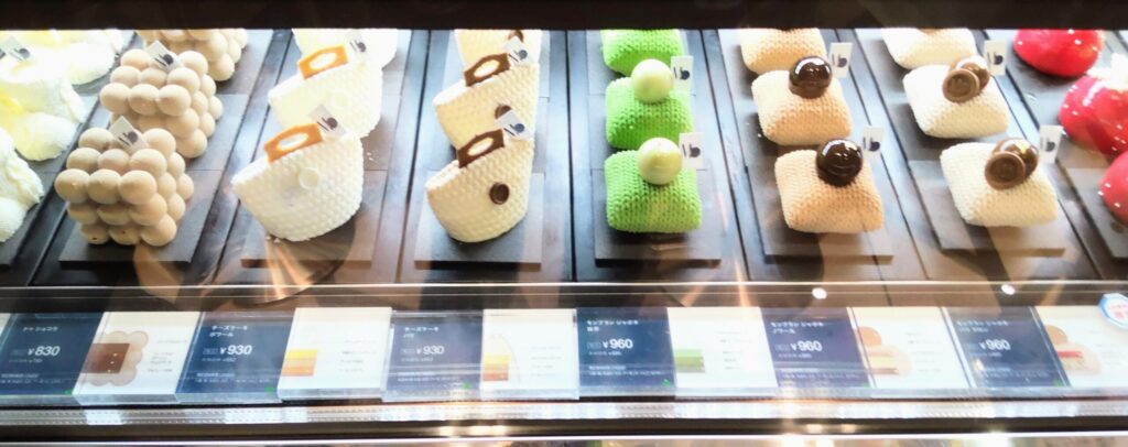 Masahiko Ozumi Paris（マサヒコ オズミ パリ）大丸東京店のショーケースの写真