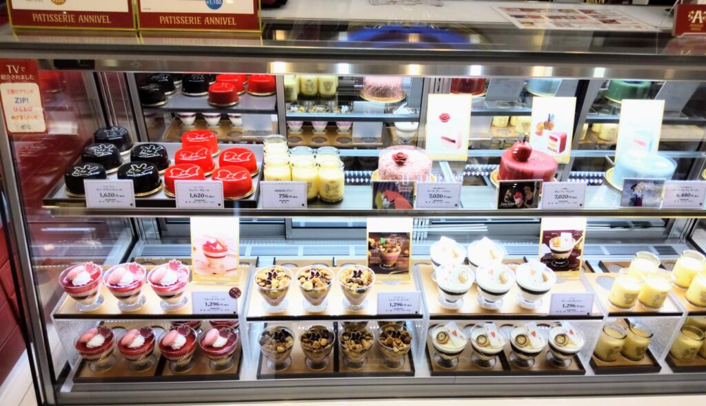 PATISSERIE ANNIVEL（パティスリー アニヴェル）のショーウインドウの写真