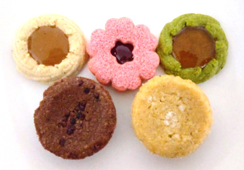 atelier UKAI（アトリエうかい）の焼きたてクッキーを並べた写真