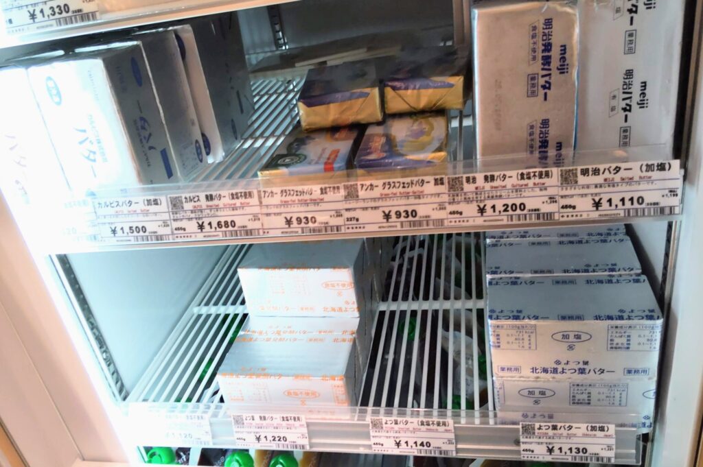 富沢商店のバター売り場の写真