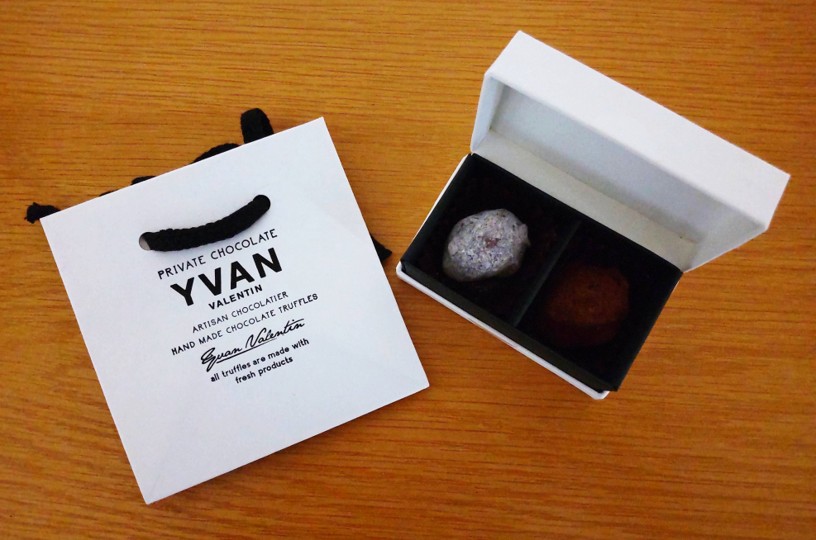 YVAN VALENTIN（イヴァン ヴァレンティン）のトリュフとショッパーの写真