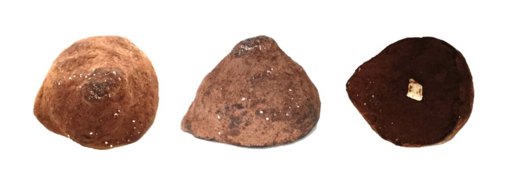 LUX ARCUS（ルクス・アルクス）のトリュフヘーゼルナッツ味の断面写真