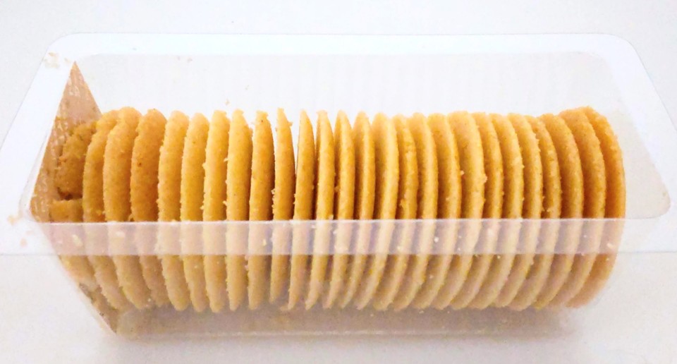 RIVERE（リビエール）で購入したラングドシャを袋から取り出した写真