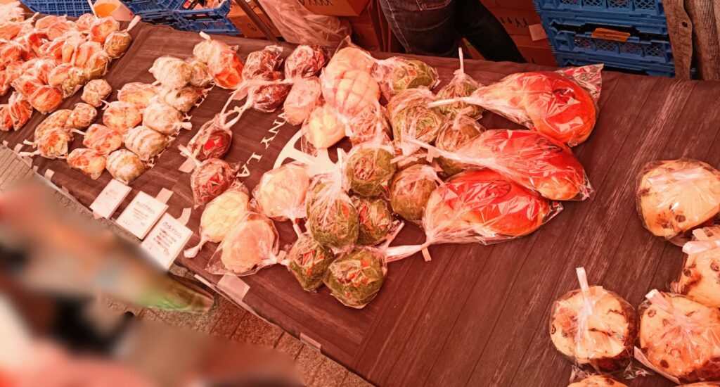 パンのフェスin横浜赤レンガ初日のベーカリーペニーレインのパン売り場の写真