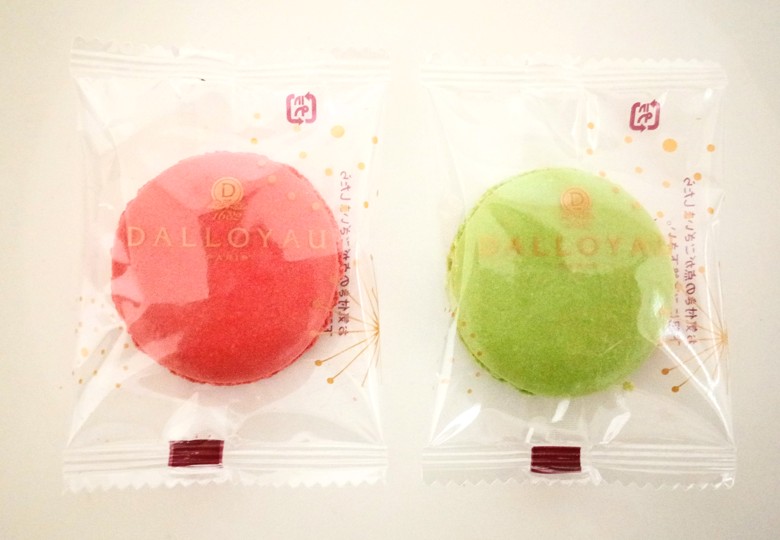 小包装されたDALLOYAU（ダロワイヨ）のマカロンラスクの写真