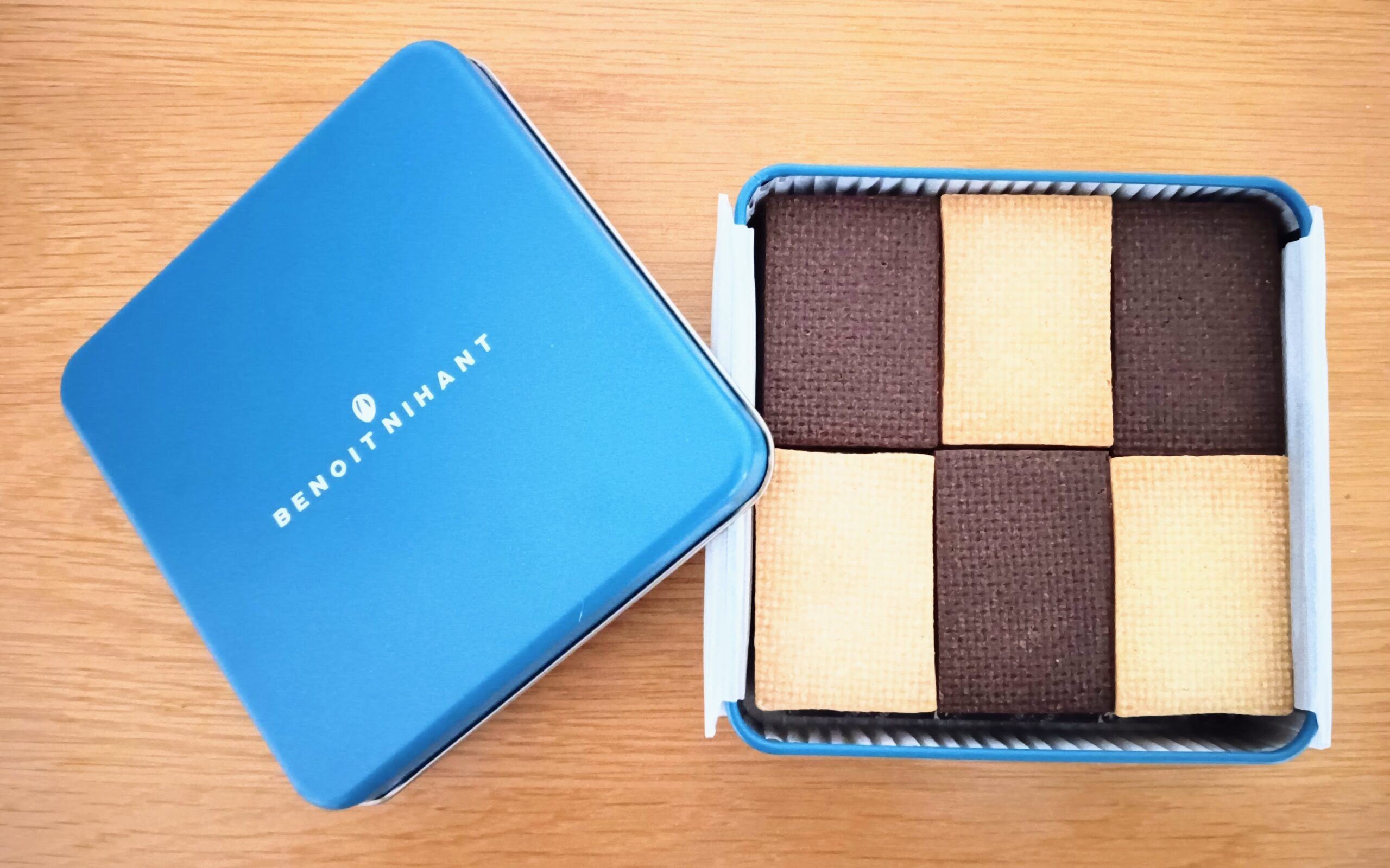 この記事を読めばBENOIT NIHANT（ブノワ・ニアン）のクッキー缶の実食口コミレビューや評判、特徴を知れることをイメージできる写真