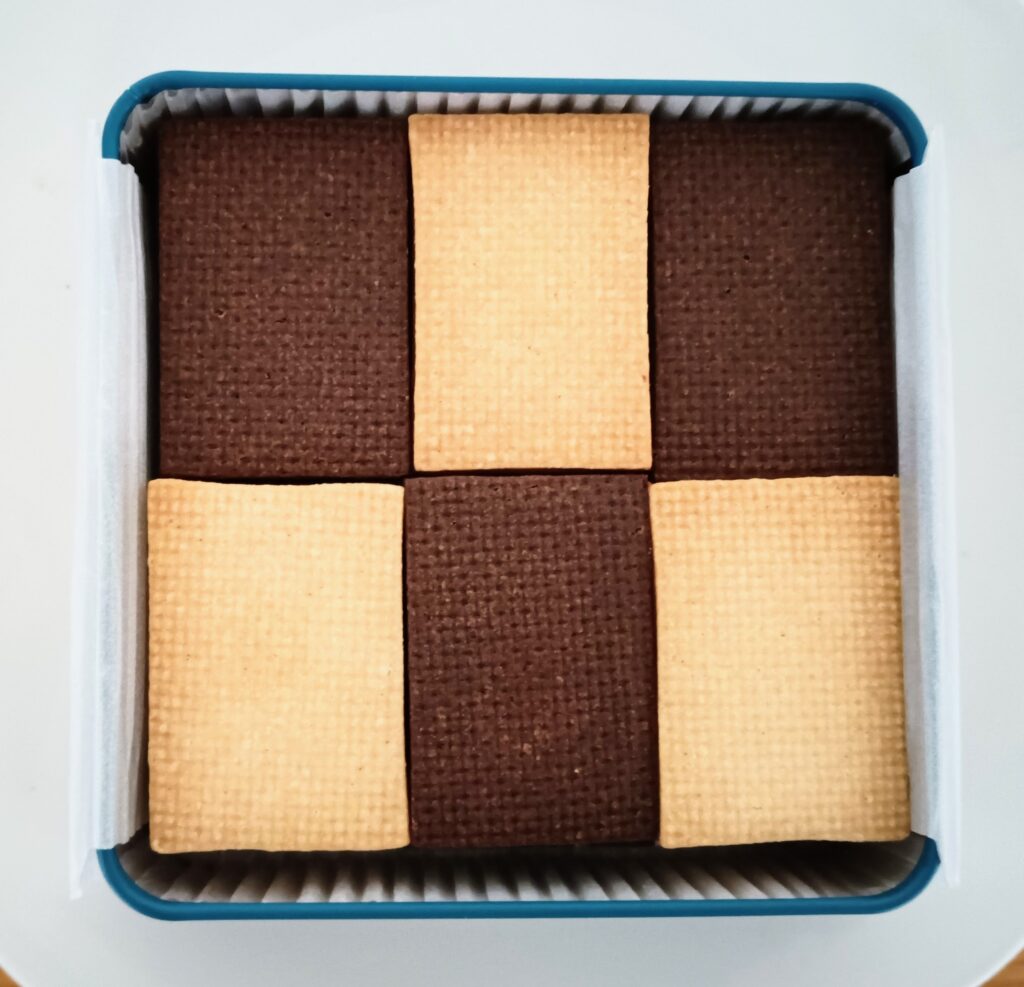 BENOIT NIHANT（ブノワ・ニアン）の定番クッキー缶の中身の写真